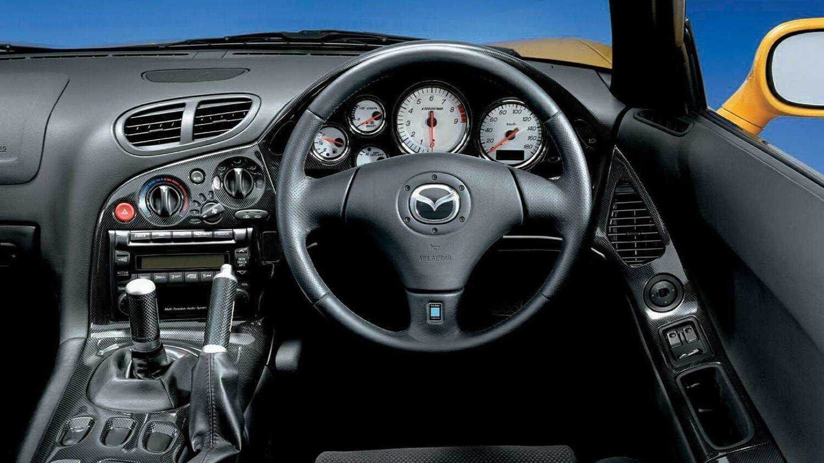 Vista da cabine do Mazda RX-7 1999