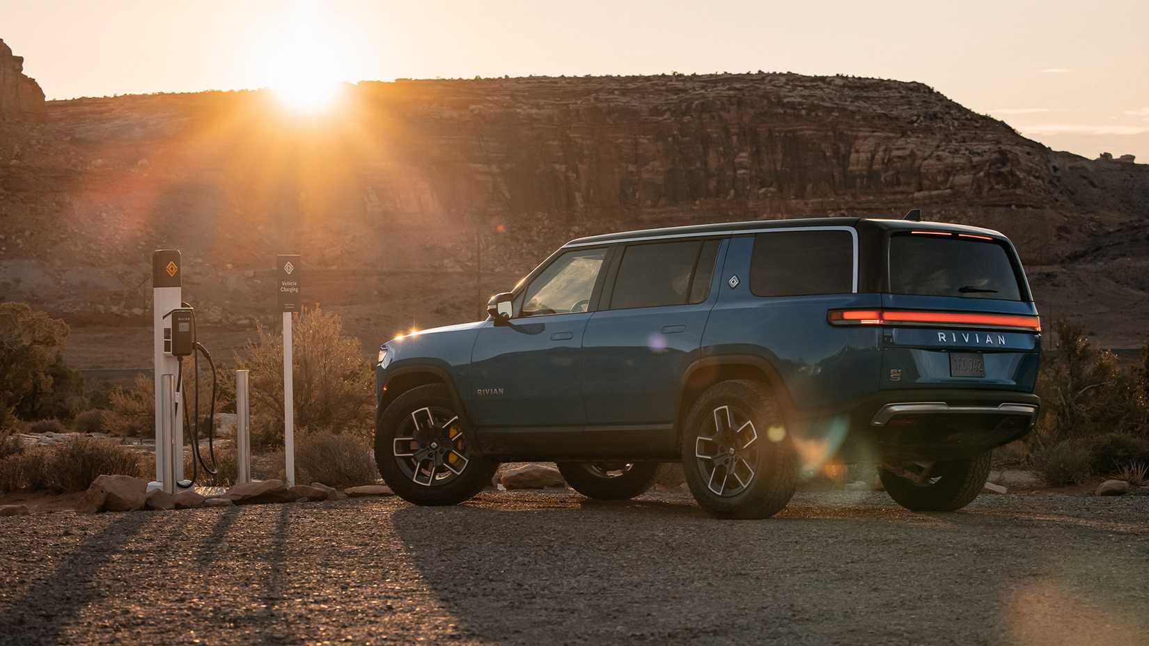 2024 Rivian R1S: A Comprehensive Guide On Features, Specs, And Pricing