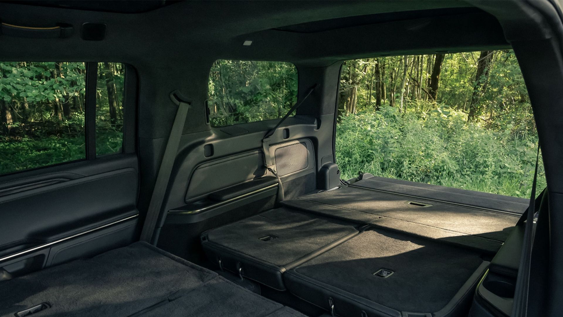 Why The Rivian R1S Is The Best Off-roading Electric SUV