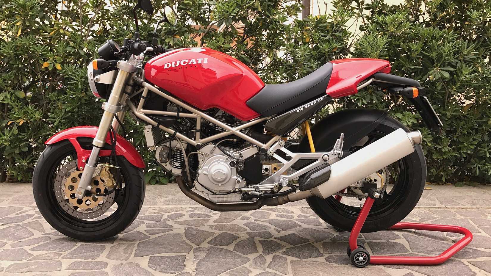 Monster M900