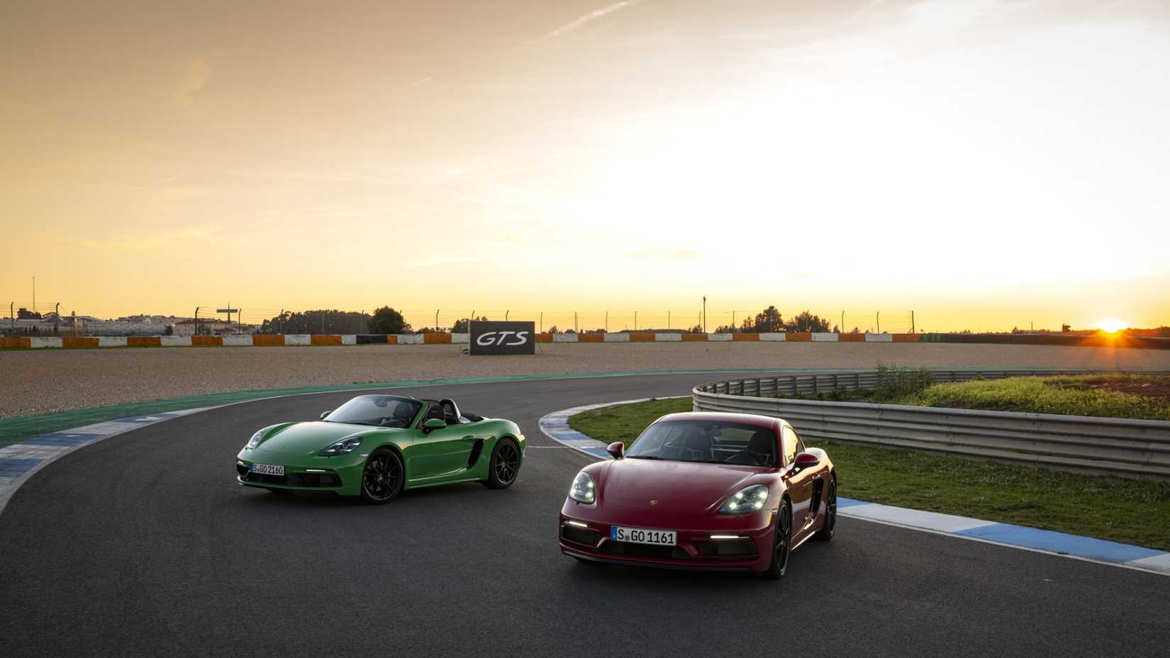 718 Boxster GTS 4.0 and 718 Cayman GTS 4.0 - on track