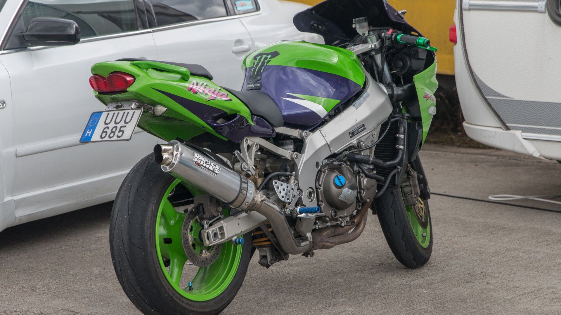 バズ Ducati 916 v Kawasaki ZXR750 - Iconic bikes at bargain price - YouTube