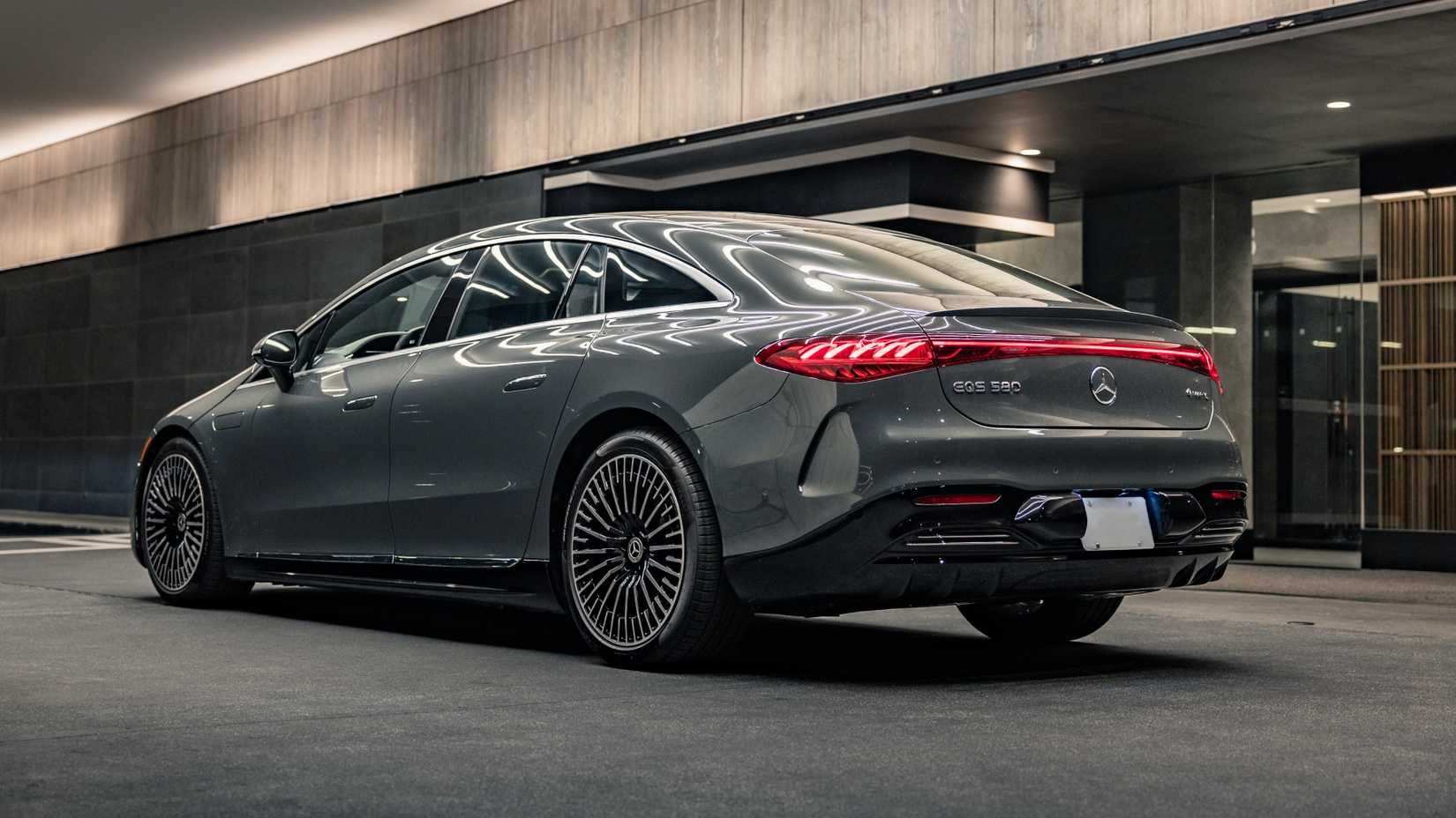Mercedes-Benz EQS Manufaktur Signature parked in a studio