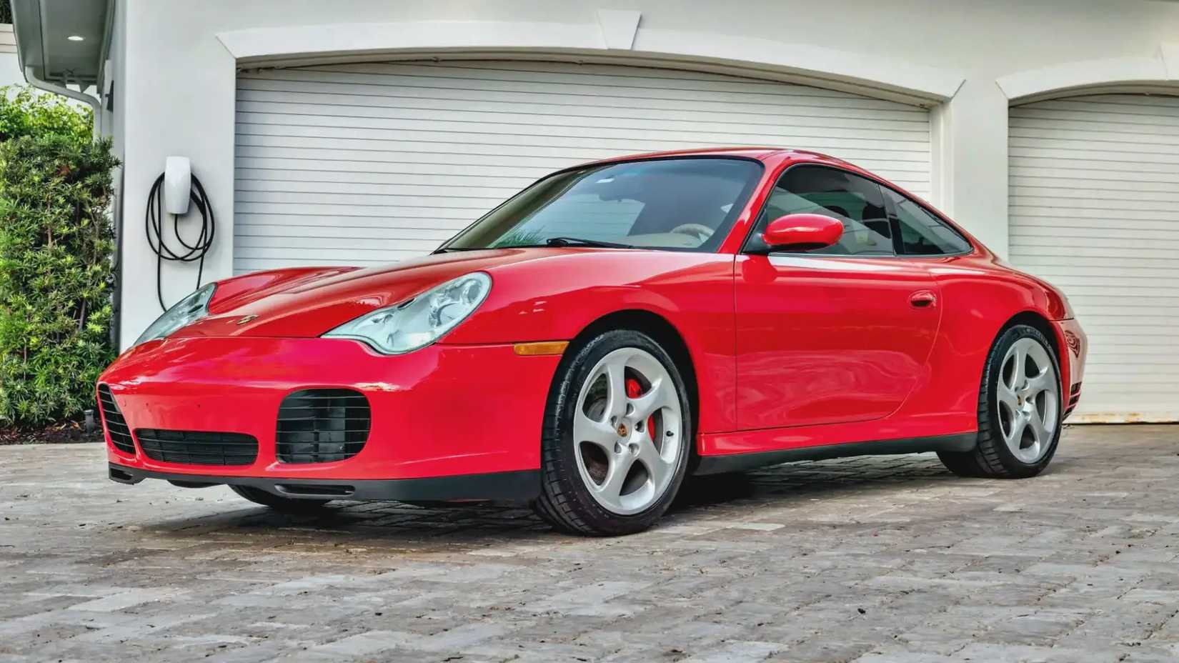 Porsche 911 Carrera vermelho 2003