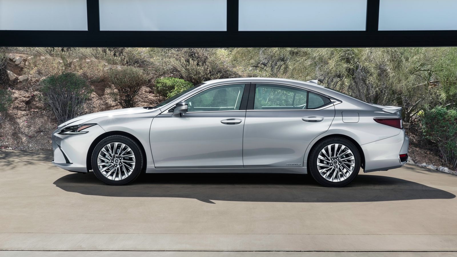 A Value-Packed Mid-Size Luxury Sedan That Outdoes The