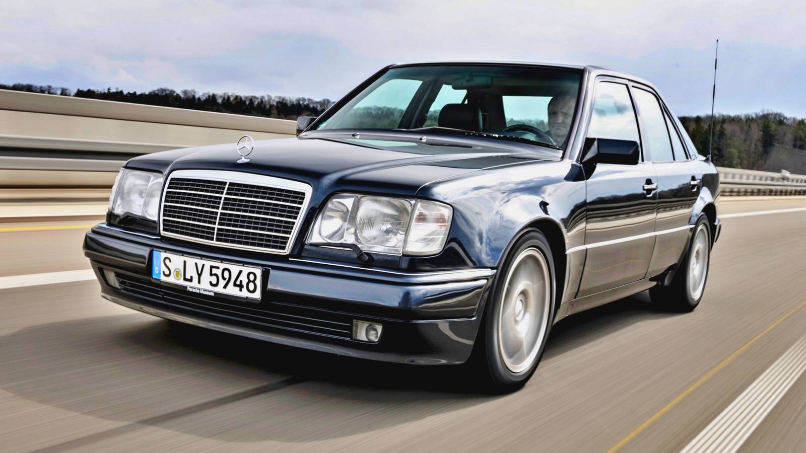 Panneau Radica Mercedes W124 - Réf. OE 1246830700 - Occasion - Fabriqué En Allemagne