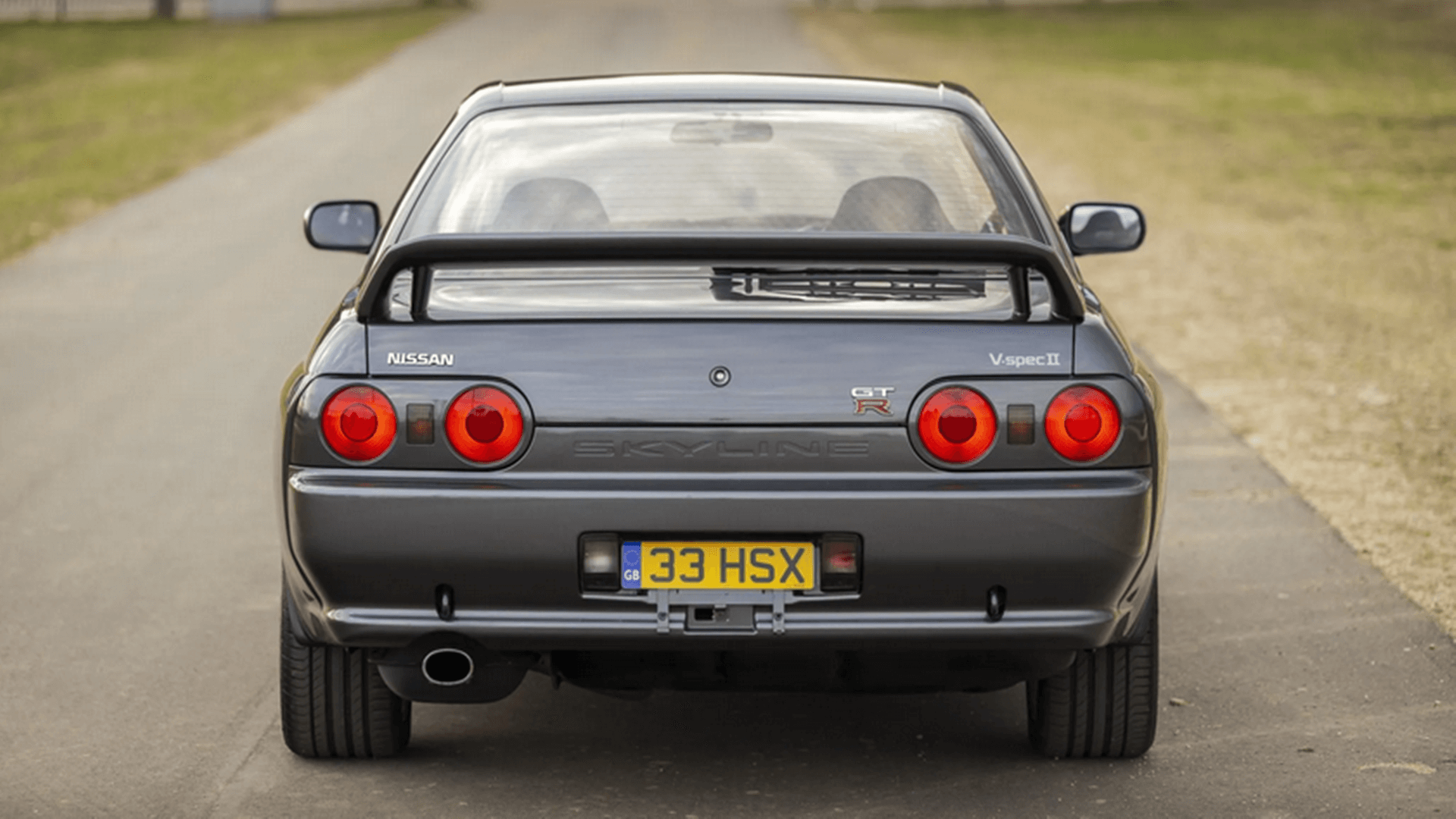 Nissan Skyline GT-R R32 Recives Extreme Body Kit From Japanese Tuner