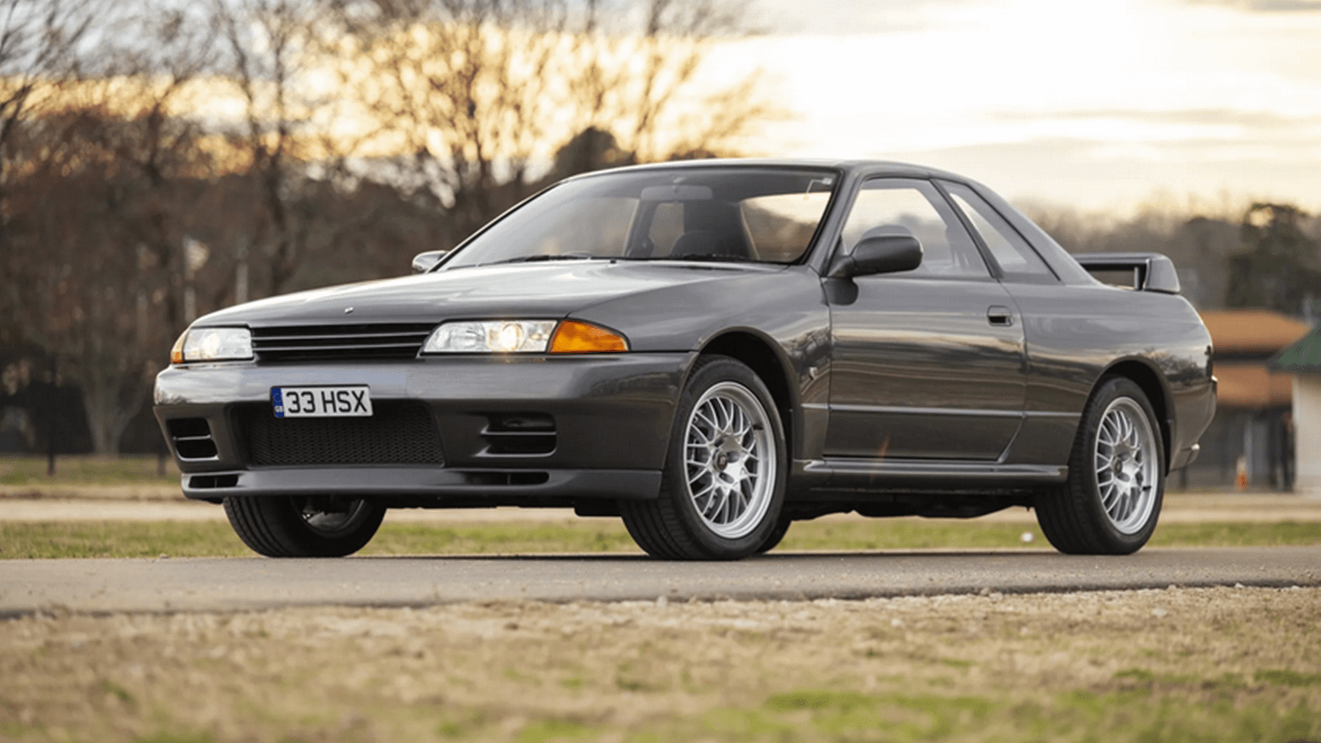 Nissan Skyline GT-R R32 Recives Extreme Body Kit From Japanese Tuner