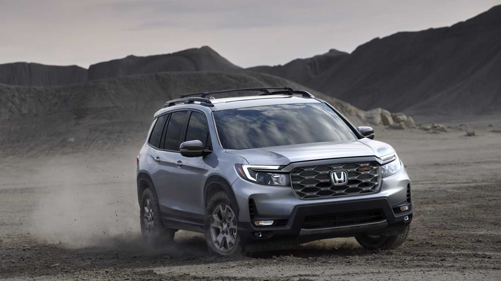 2024 Honda Passport cinza TrailSport à deriva no deserto