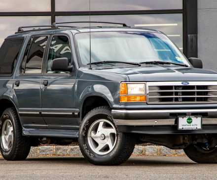Blue Ford Explorer XLT 4x4