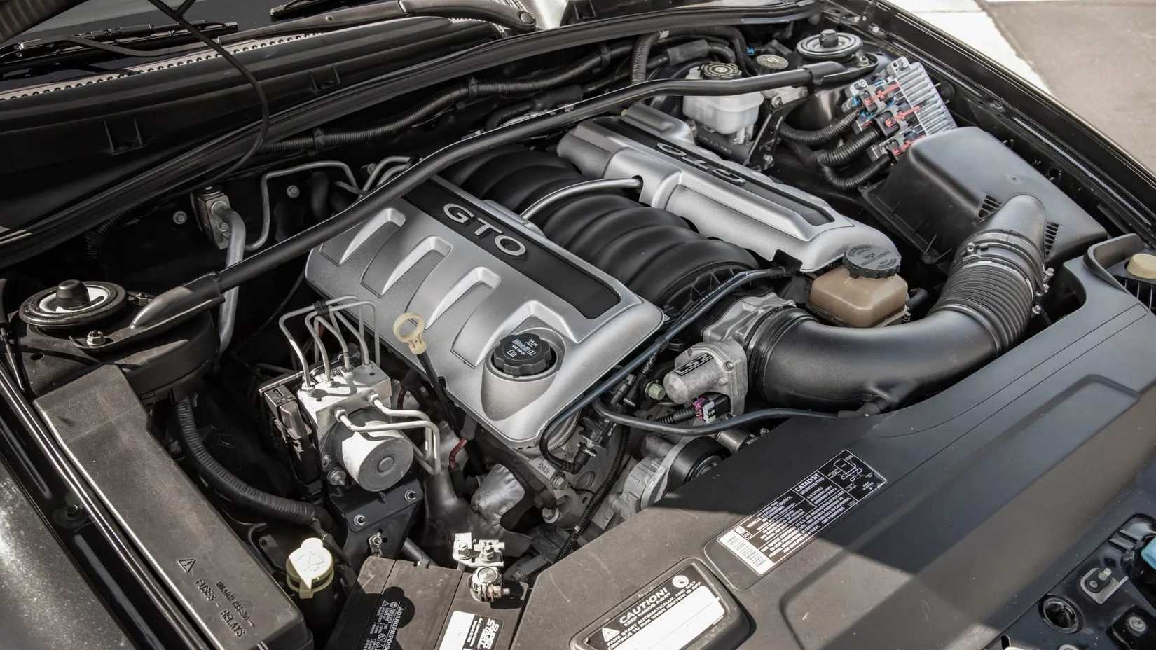 2006 Pontiac GTO LS2 V-8 engine