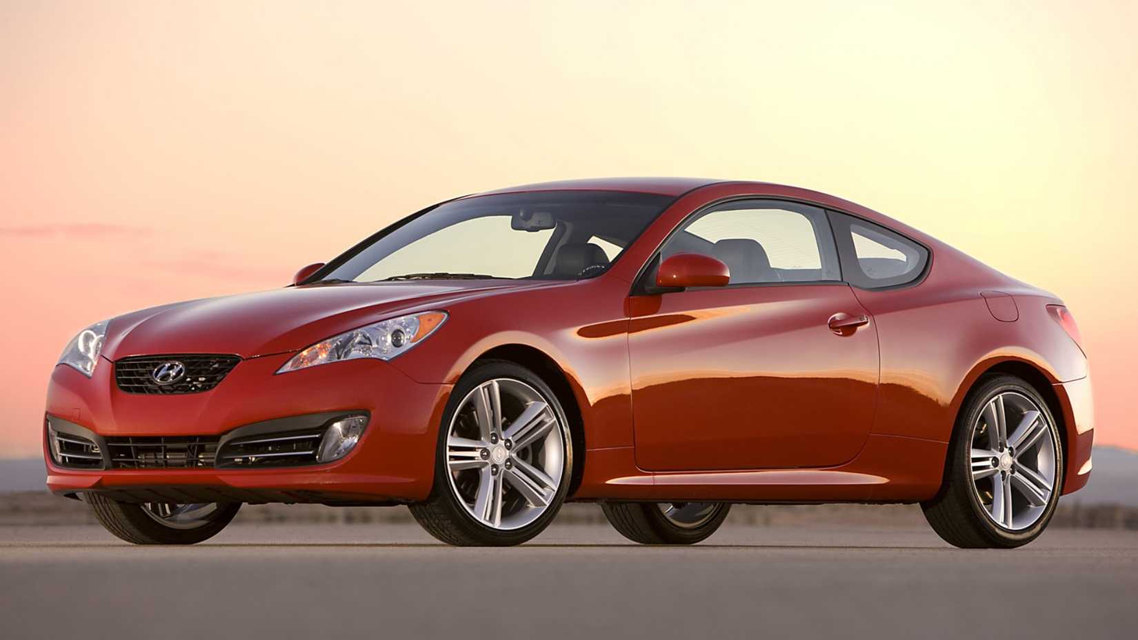 Cupê Hyundai Genesis vermelho