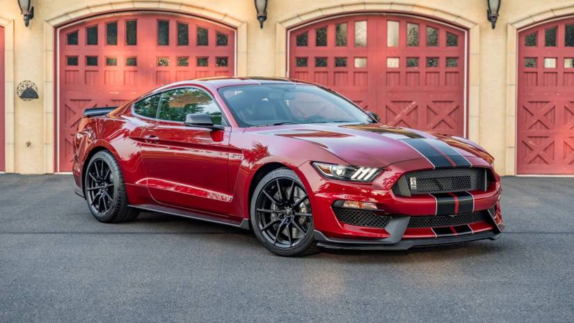 Red Ford Mustang GT500