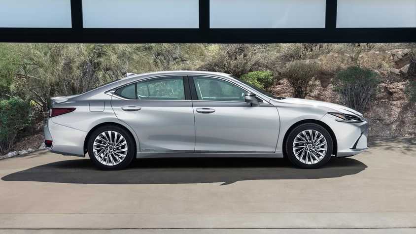 10 Luxury Hybrids That Are Worth Buying In 2025