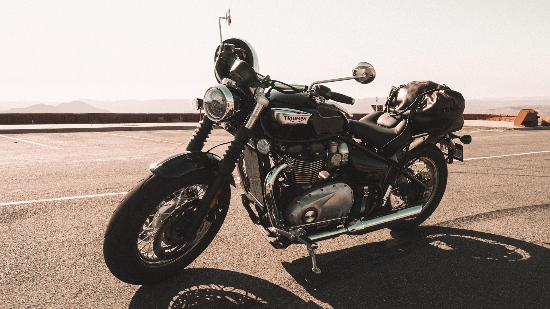 2023 Triumph Bonneville Speedmaster vista lateral esquerda do quarto frontal na US 93 Willow Beach.Manuel Aleman | Velocidade máxima