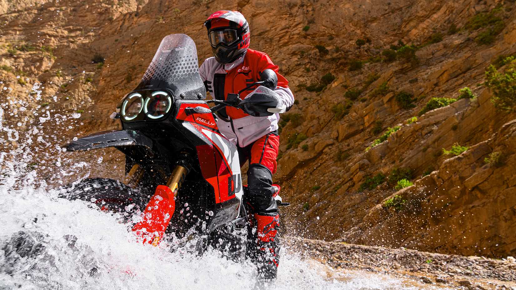 Foto de ação do Ducati Desert X Rally 2024