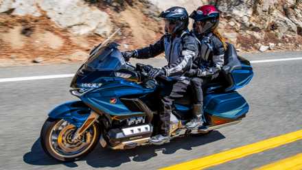 Foto de ação esquerda do lado esquerdo da Honda Gold Wing 2022