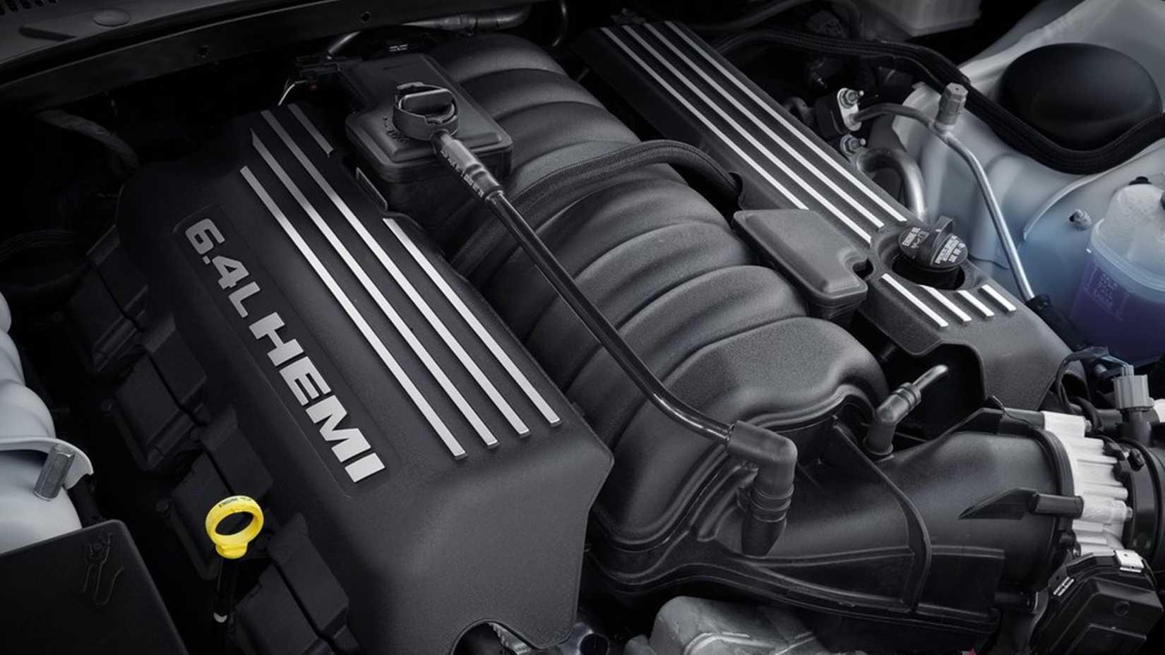 2023 Chrysler 300C Hemi engine