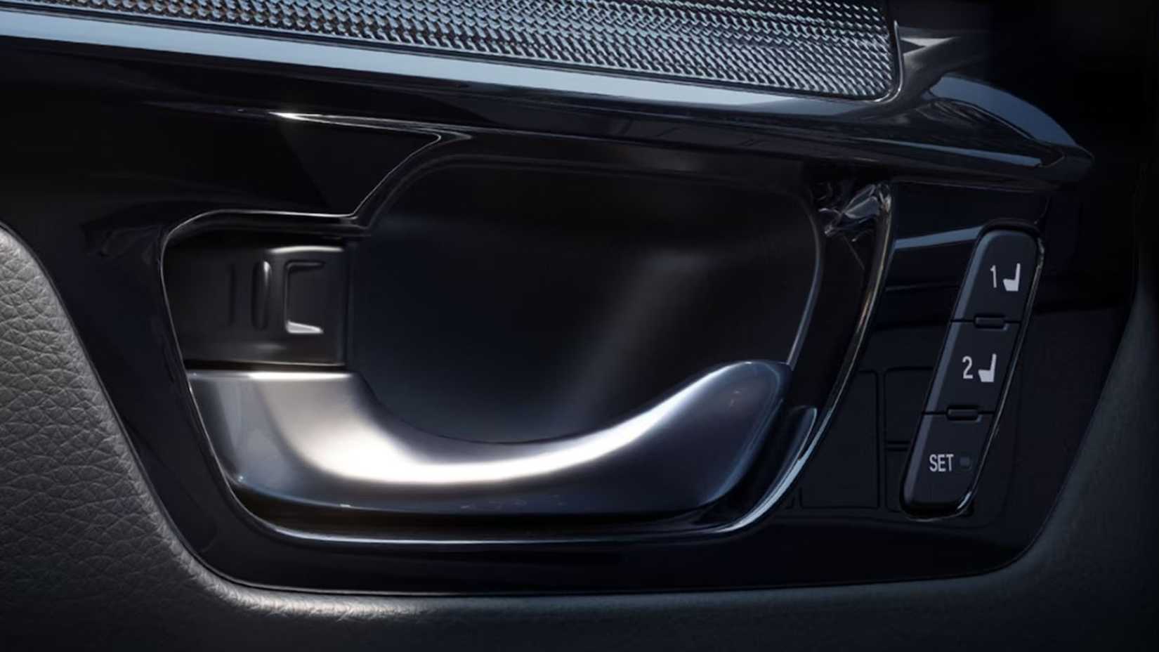 A shot of the door handle of the 2024 Honda CR-V Hybrid.