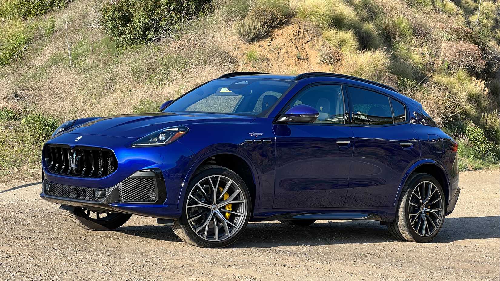 2024 blue Maserati Grecale Trofeo 