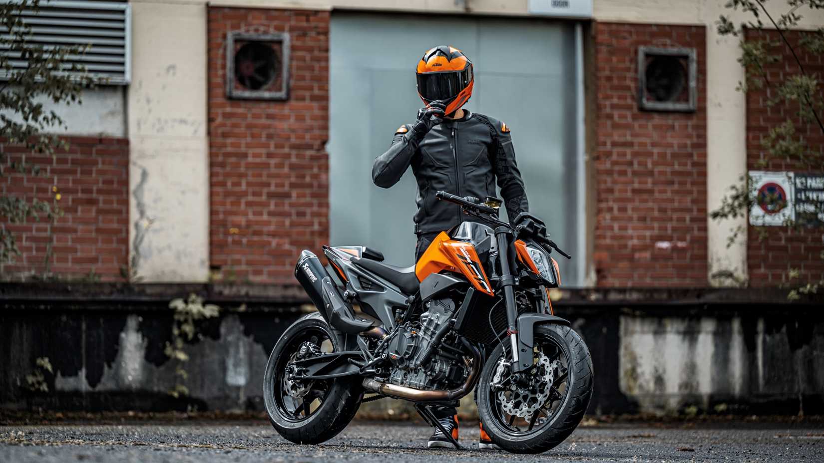 2024 KTM 790 Duke side right