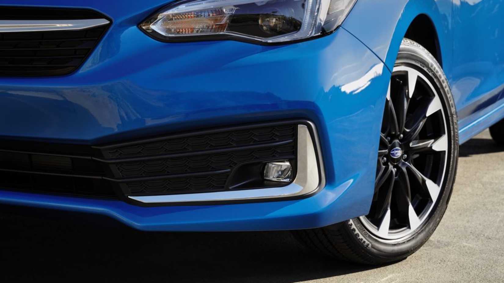 Close-up da roda dianteira do Subaru Impreza Sedan 2023