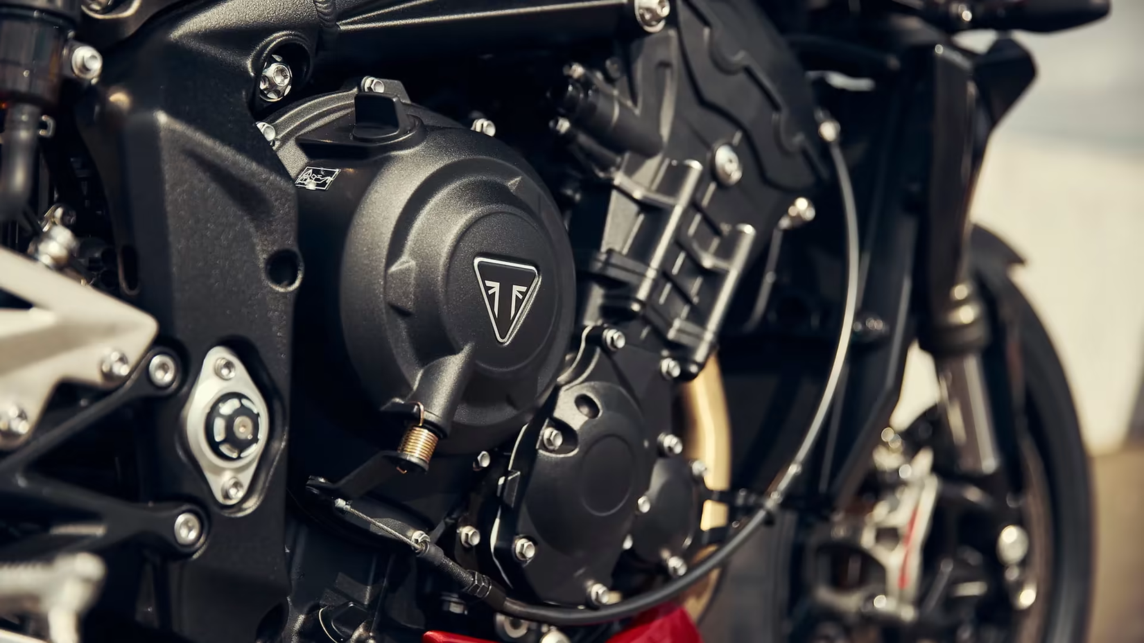 Close-up do motor Triumph Street Triple 765 RS