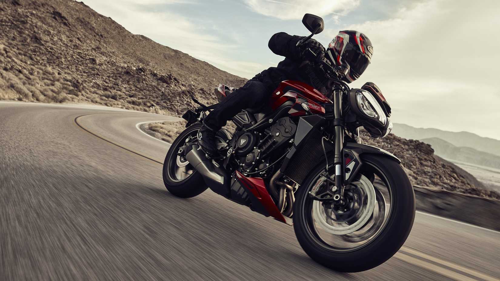 Triumph Street Triple RS Action