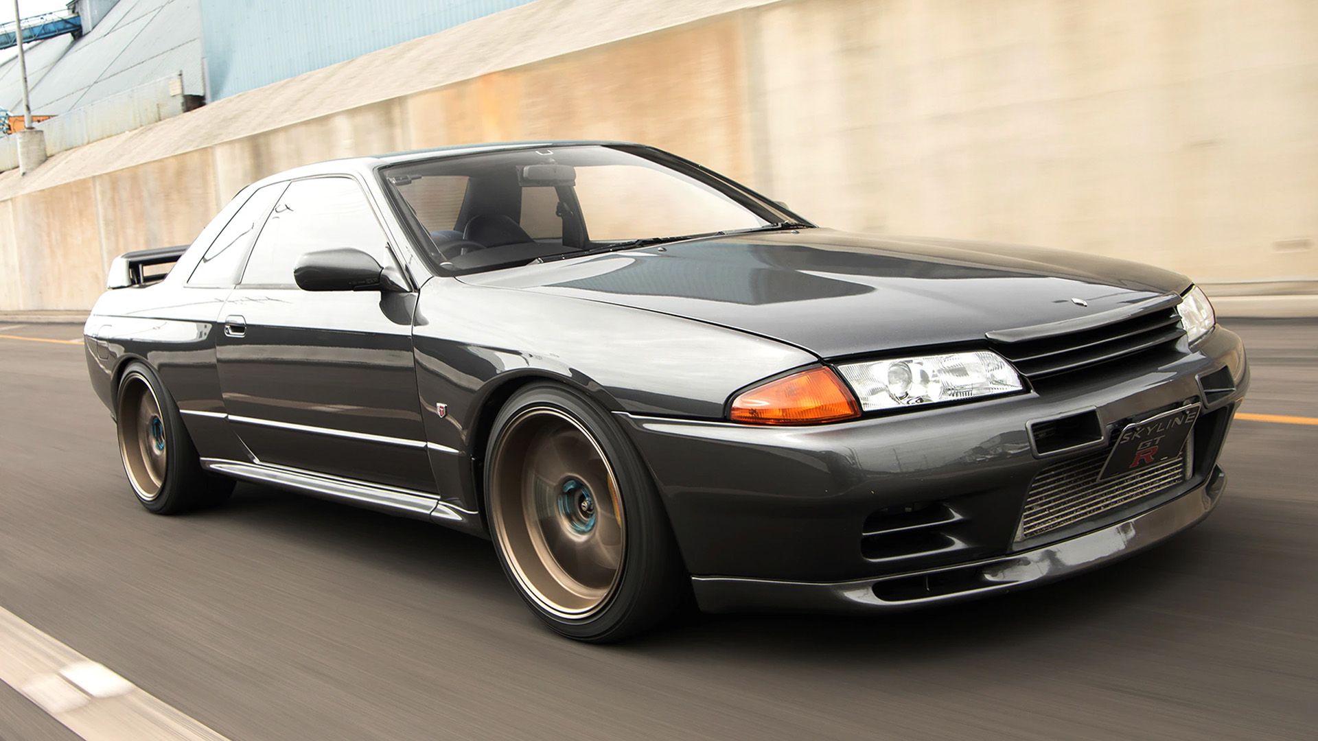 Nissan Skyline GT-R R32 Recives Extreme Body Kit From