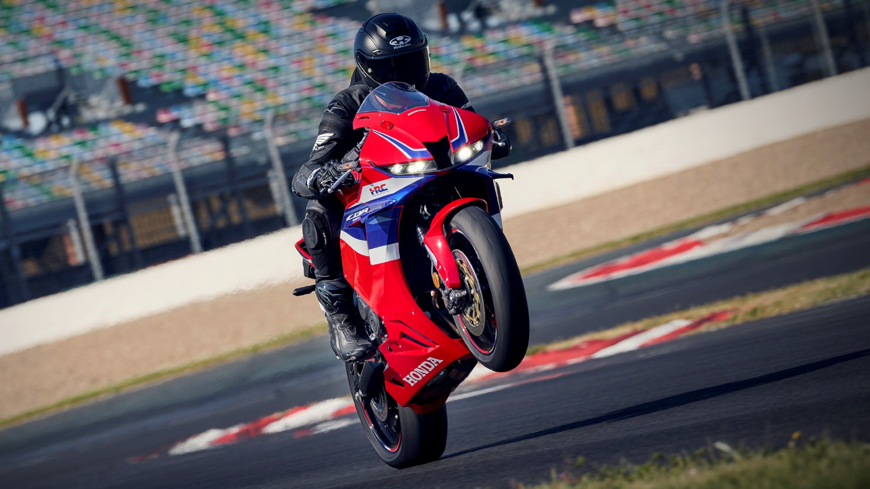 ホンダCBR Honda CBR 600 F 2007 vs Kawasaki Ninja ZX-6R 2024
