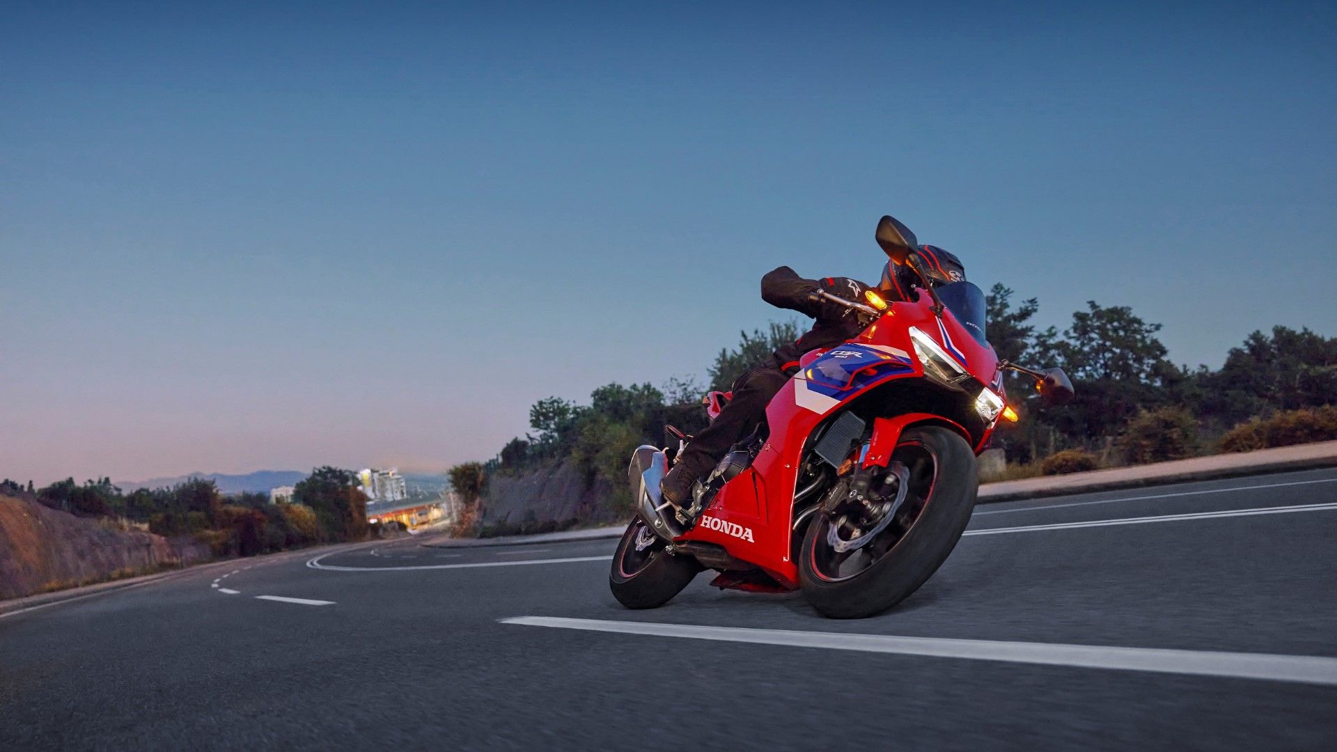 An action shot of the 2025 Honda CBR500R cornering.