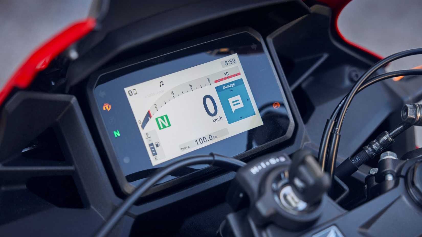 2025 Honda CBR500R TFT RoadSync close-up shot