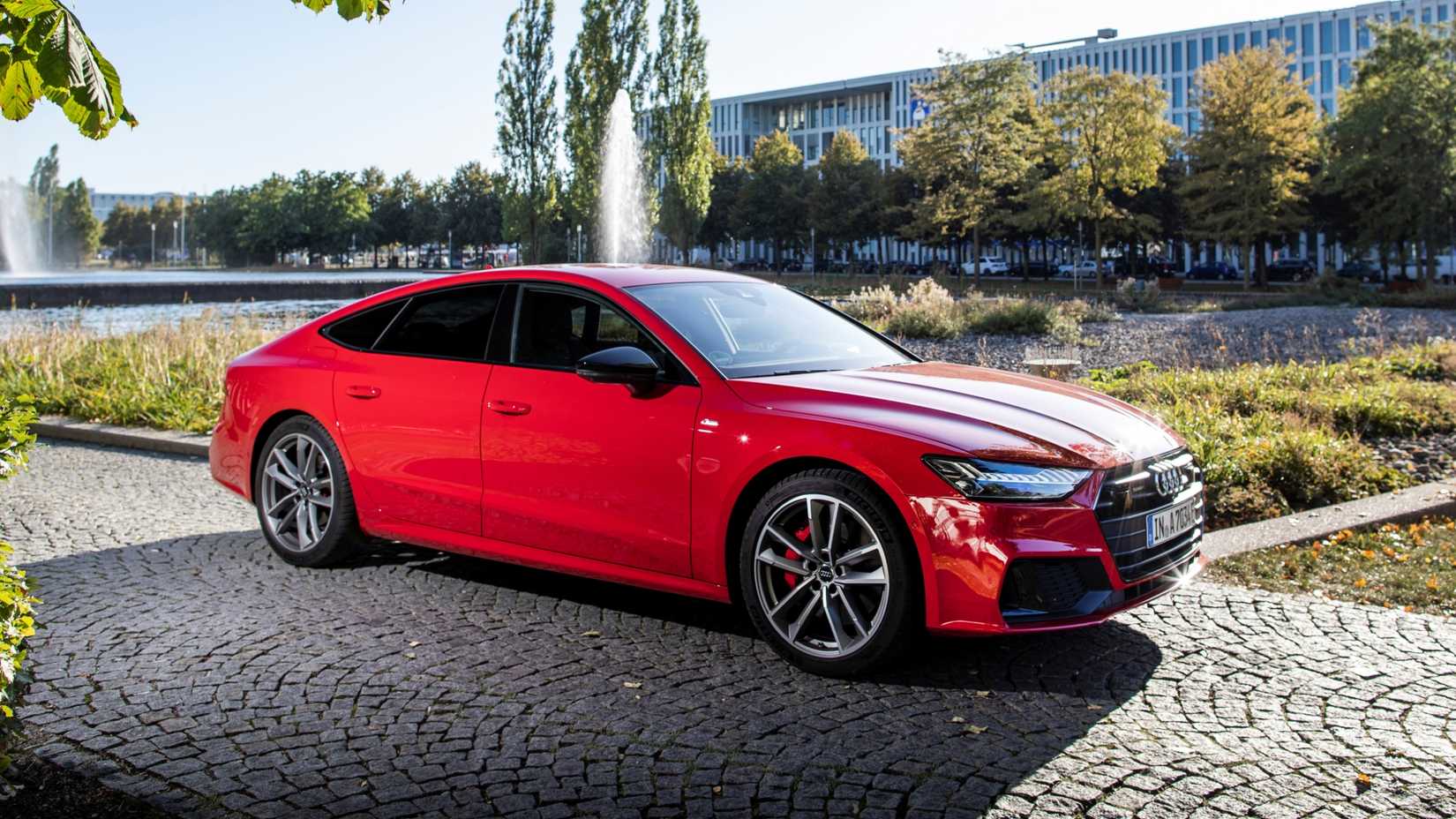 Audi A7 Sportback 55 TFSI PHEV front 3/4 exterior shot