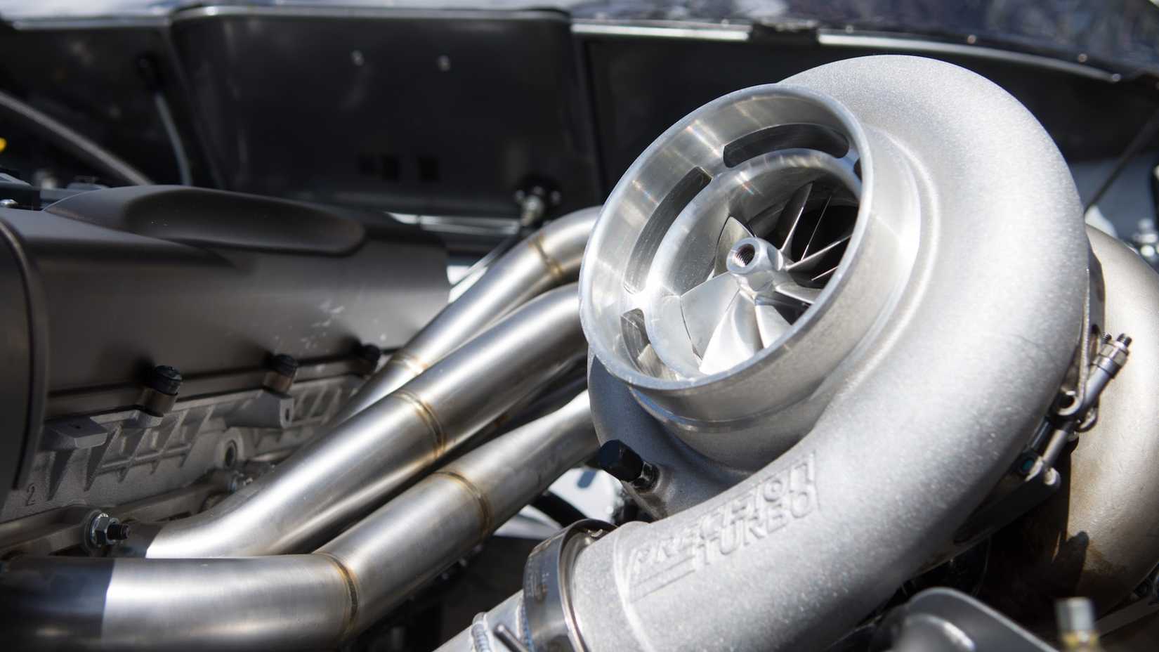 A huge precision single turbocharger setup