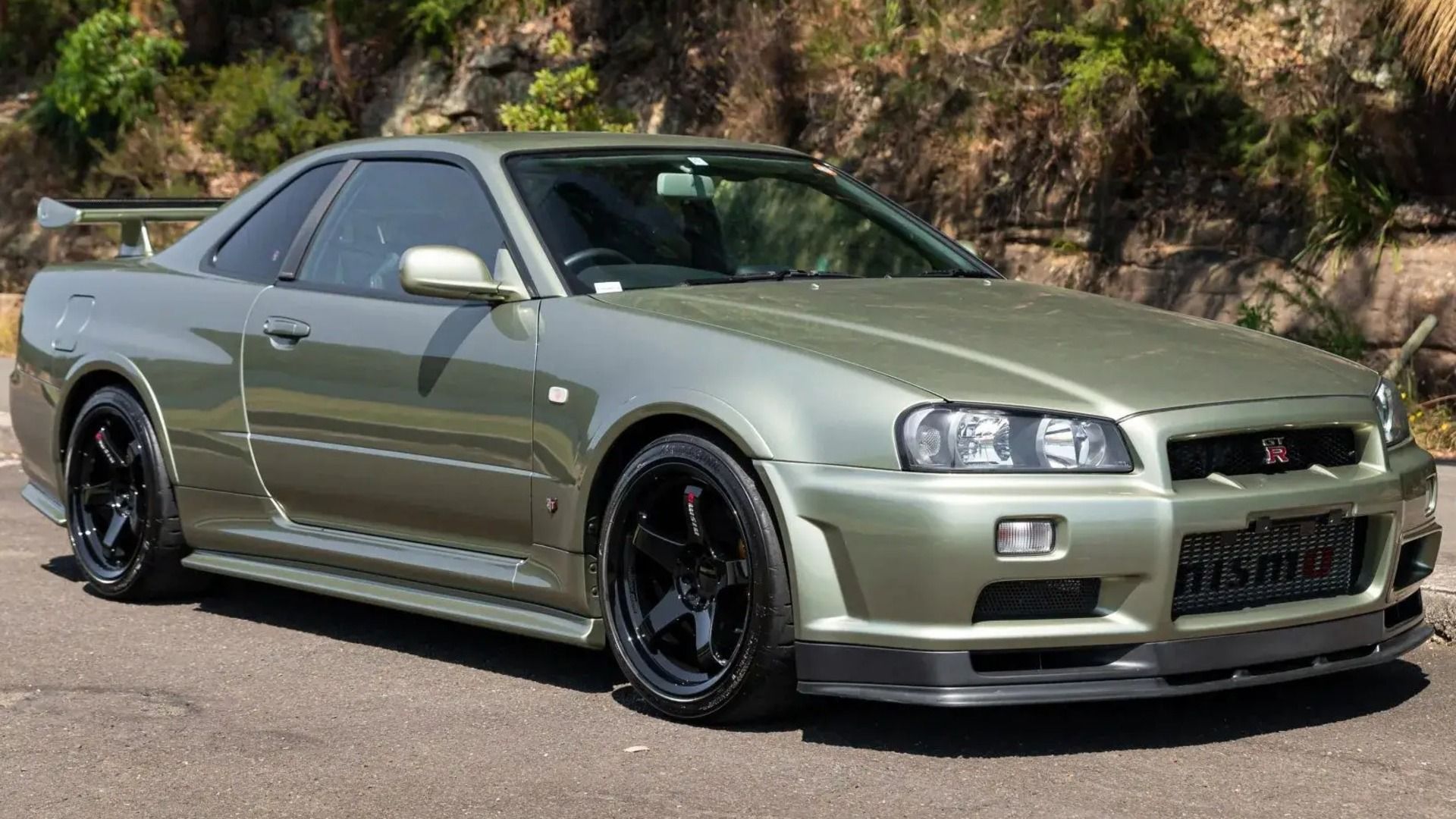 NISSAN　GT-R (R34) The Evolution Of A Supercar: The Nissan R34 GT-R And What It's Worth