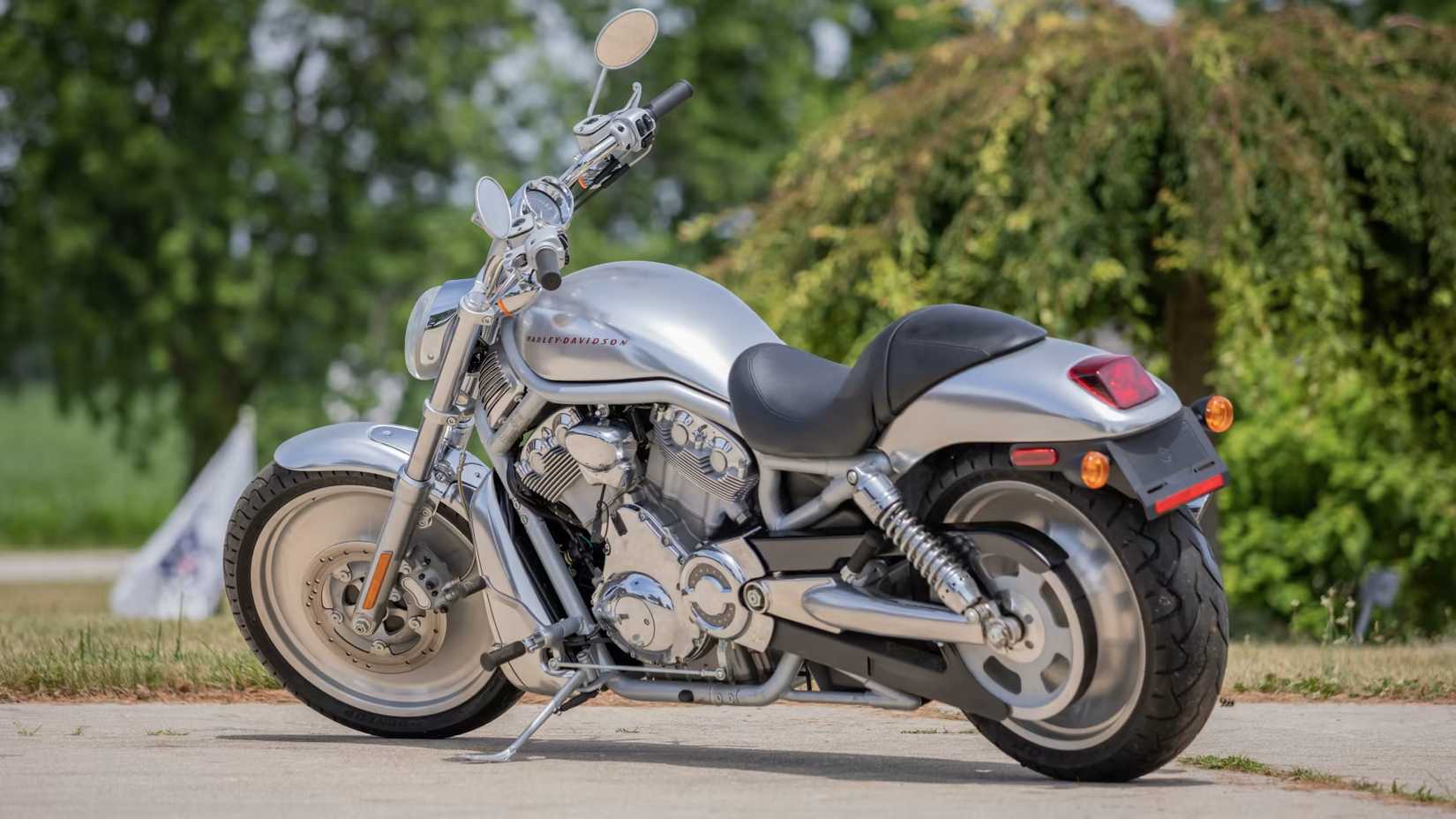 Harley Davidson V-Rod 4