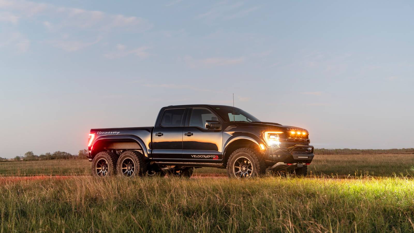 Hennessey Raptor Vs Raptor R Transforming An F-150 Raptor R Into A Half Million Dollar Hennessey ...