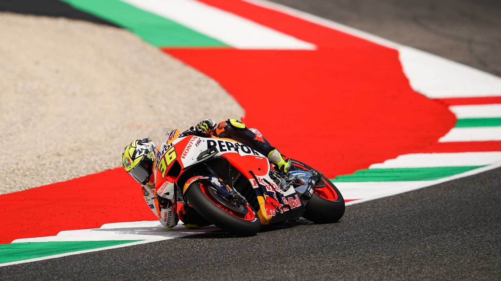 Joan Mir cornering on the Honda RC213V 
