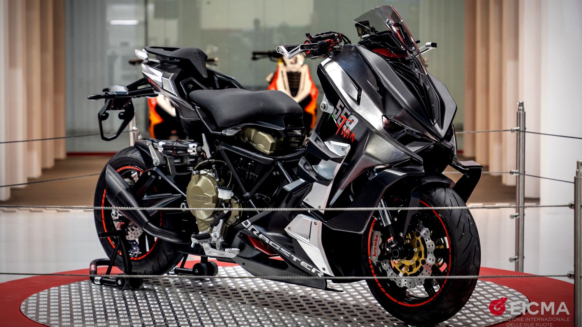 リタエアー This Scooter Can Smoke The Kawasaki Ninja 500!