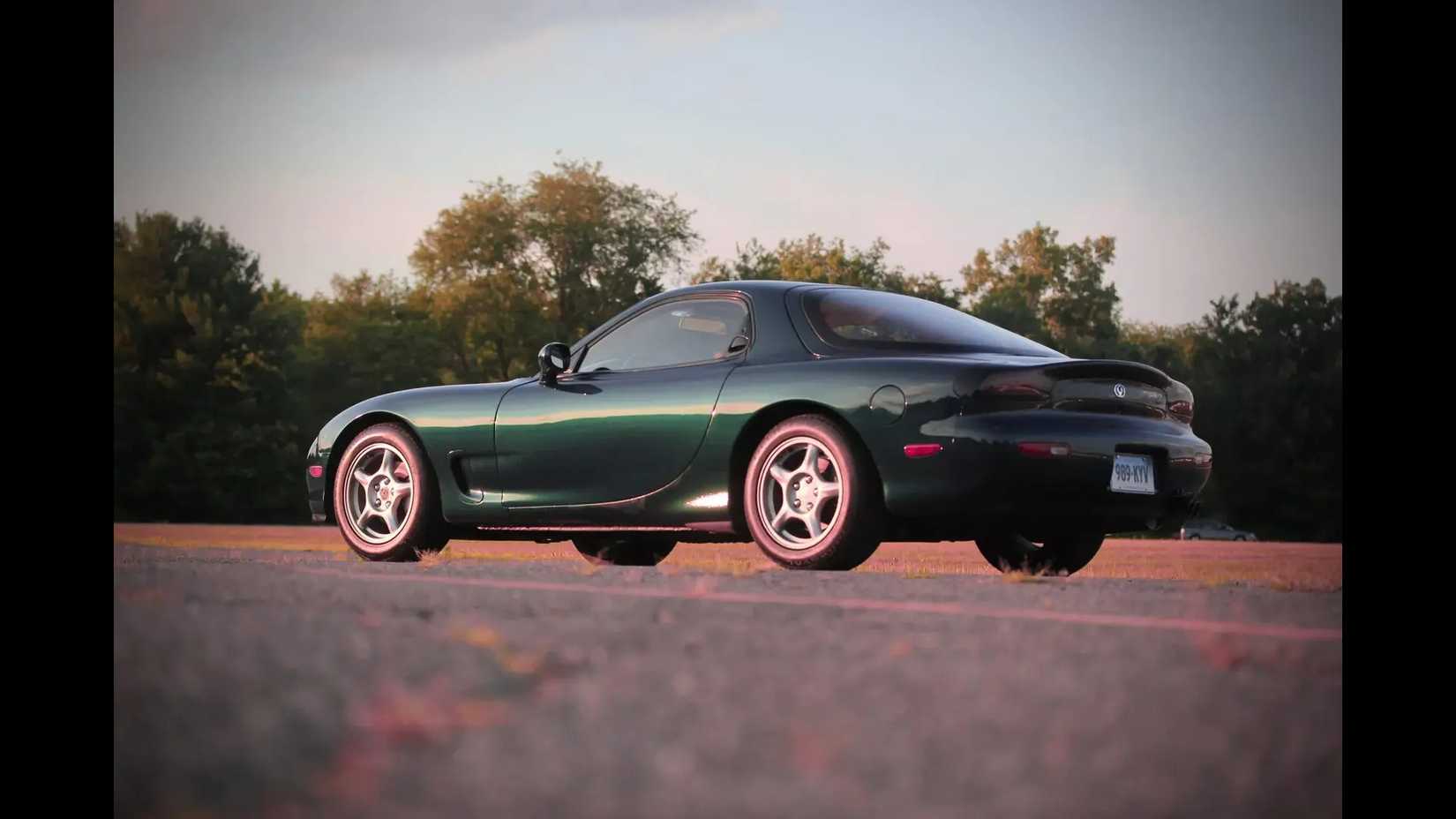 Dark green Mazda RX-7 FD 