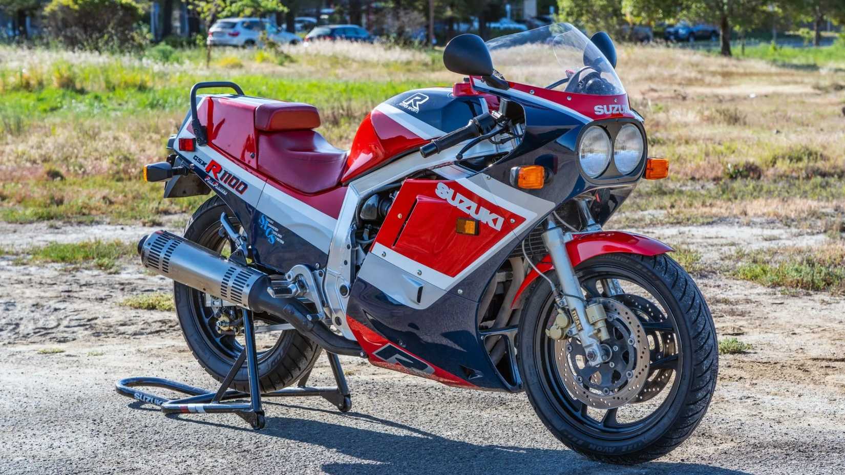 1986 Suzuki GSX-R1100 frente 3/4 tiro