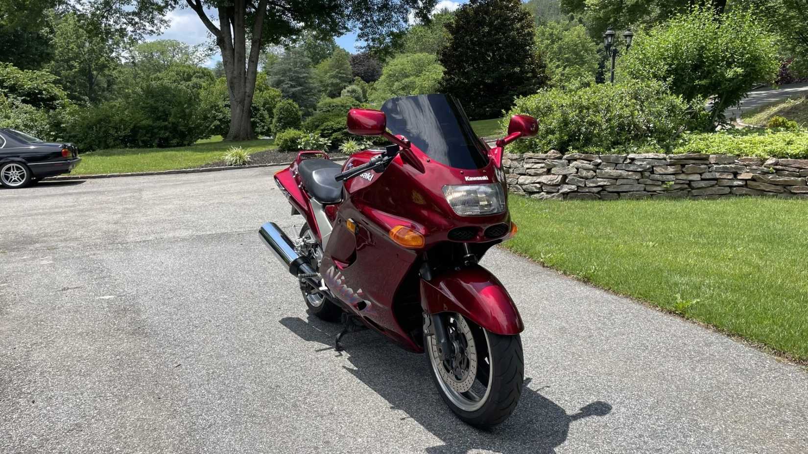 1993 Kawasaki ZX-11 front shot