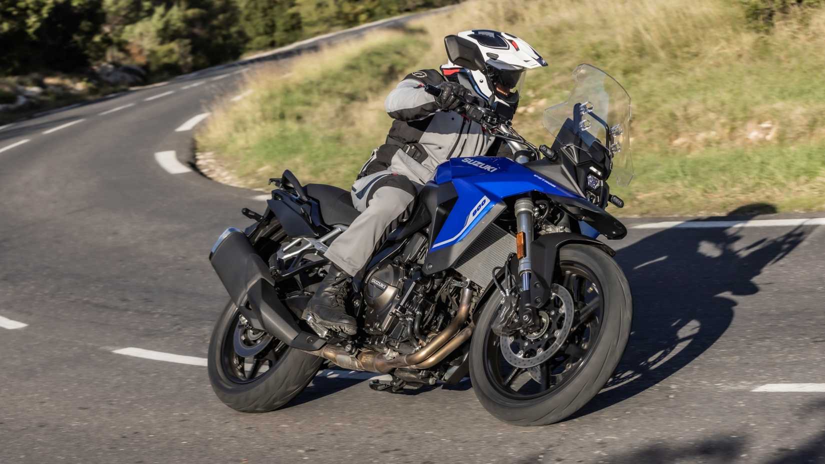 2024 Suzuki V-Strom 800 ação tiro lado direito