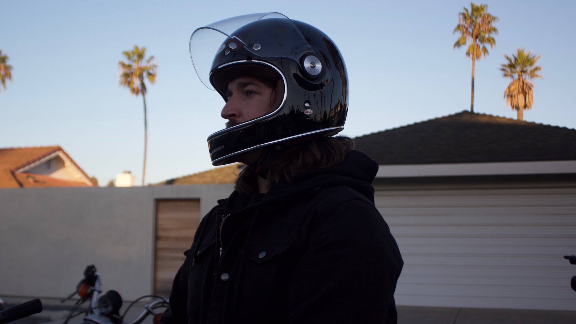 bell 7047930 - bullitt large black full face helmet Helmets The Bell Bullitt is a throwback to the old Bell Star 120 helmet Bell Bullitt Helmet (SM) -