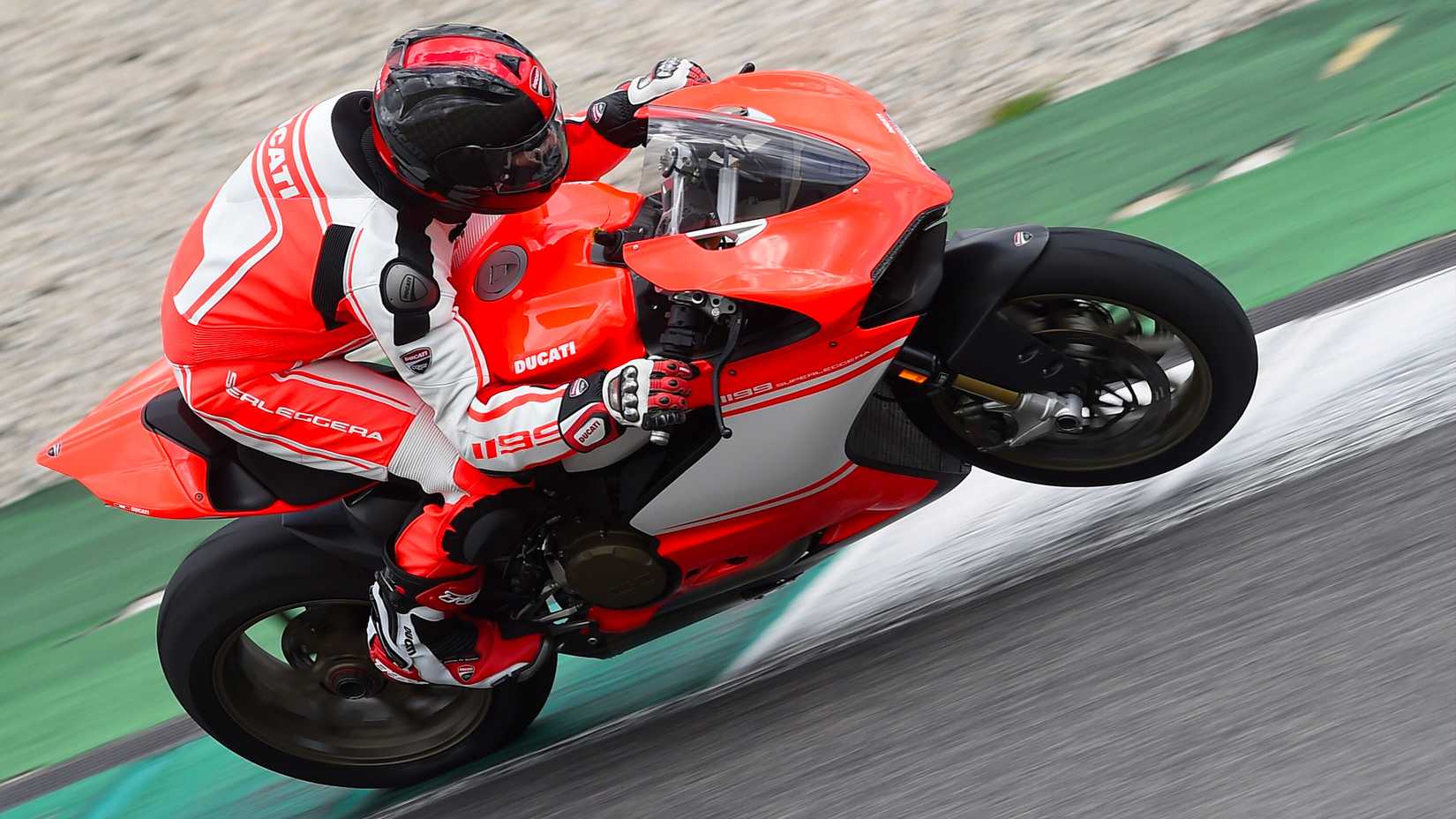 Tiro de ação lateral direito da Ducati 1199 Superleggera