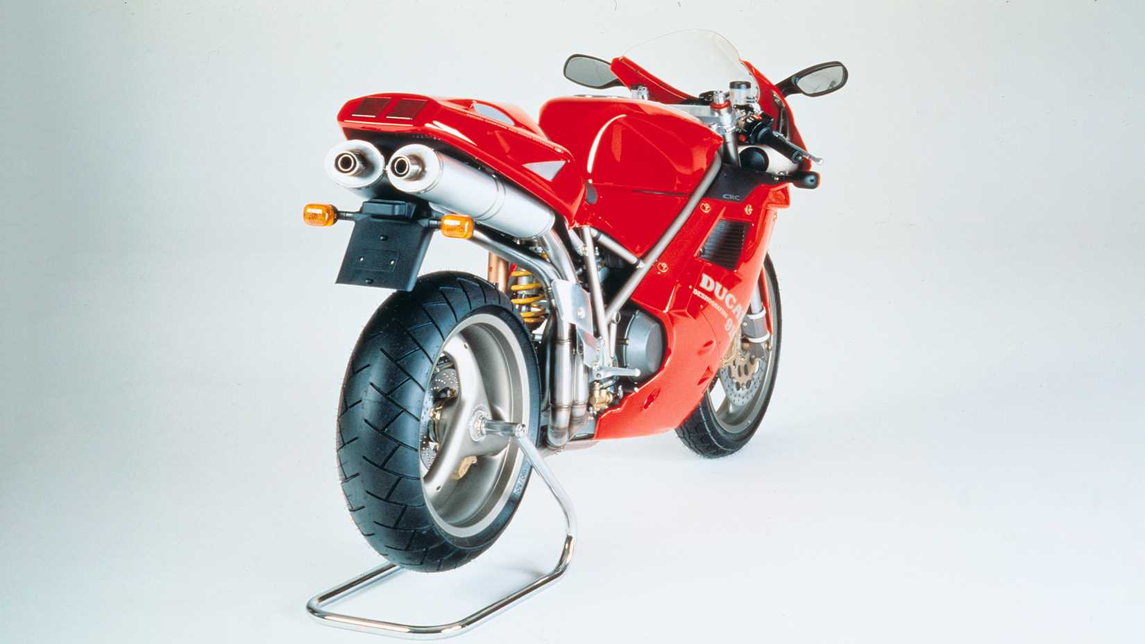 Braço oscilante unilateral Ducati 916 e escapamento sob o assento