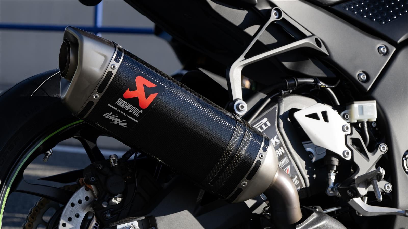 Kawasaki Brews A Slithering Hot Kawasaki Ninja ZX-10RR To Kick Off