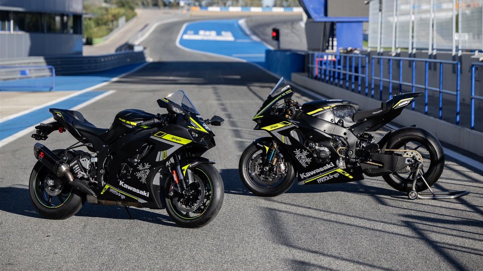 Kawasaki Brews A Slithering Hot Kawasaki Ninja ZX-10RR To Kick Off