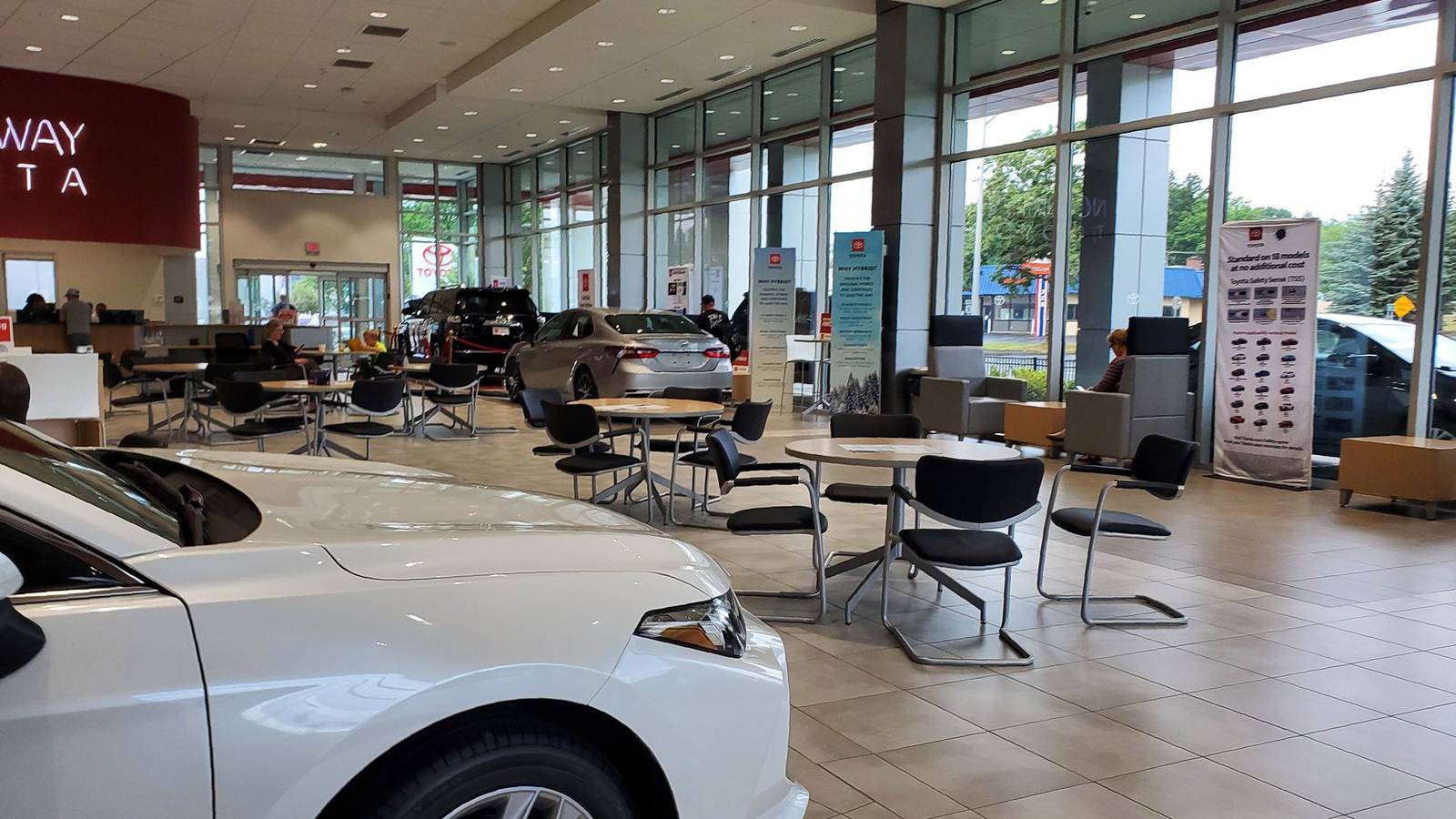 Amazon Wants To Sell You A Used Car (But Dealerships Aren’t Going Anywhere)