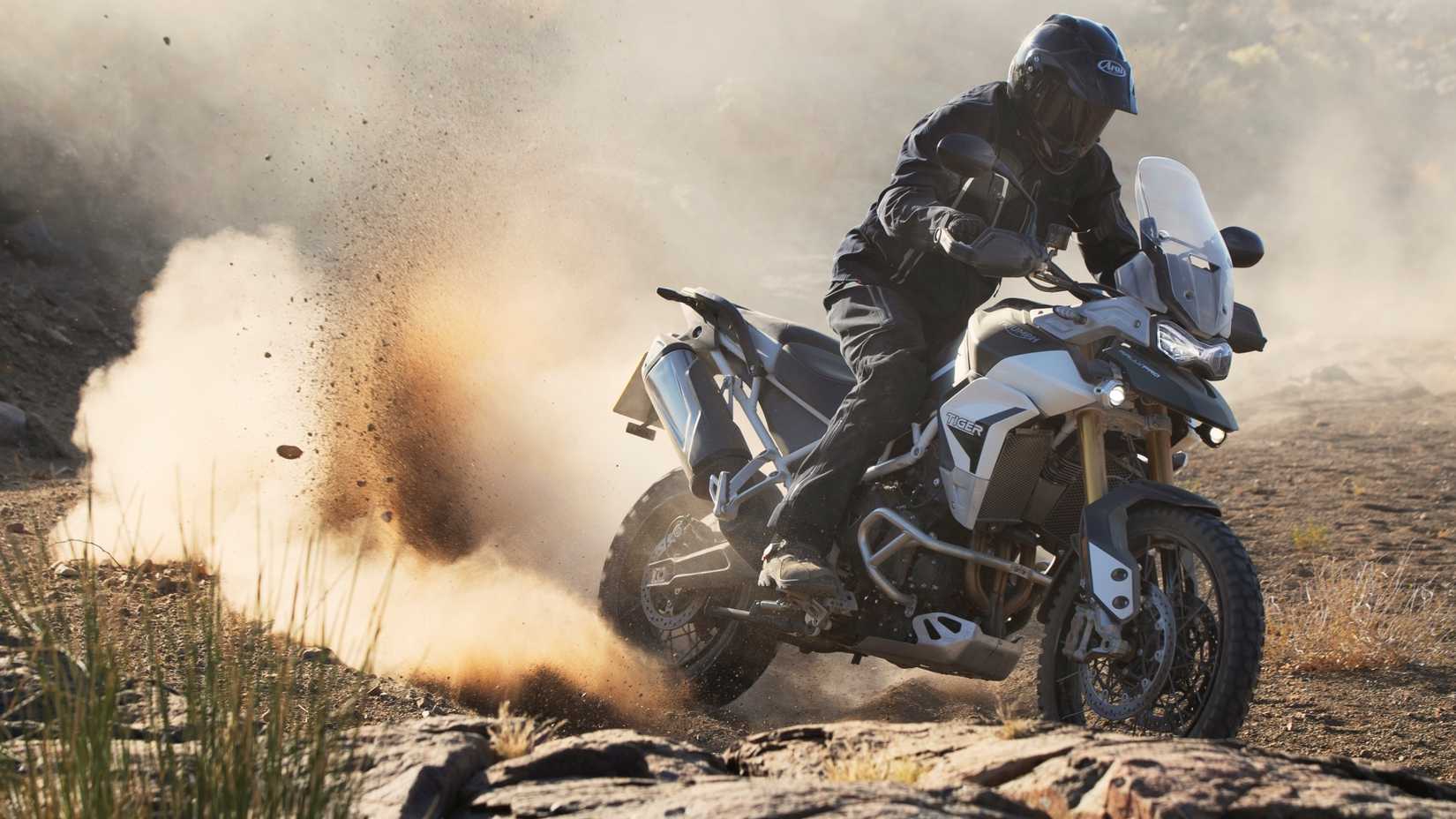 Foto de ação da Triumph Tiger 900 Rally Pro